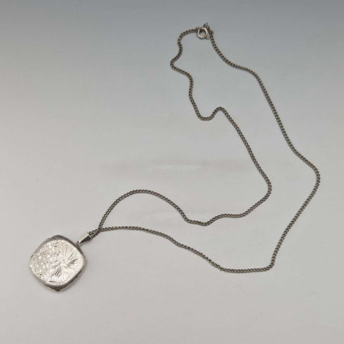 1977 British Vintage Sterling Silver Locket Pendant & Necklace JAC