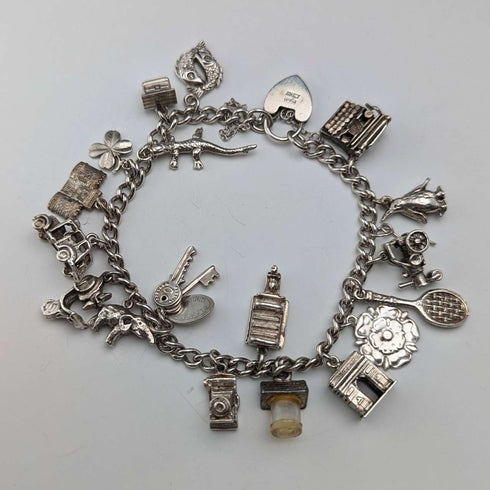 Pulsera de dijes de plata esterlina vintage británica de 1957, 47 g, W.J.S.