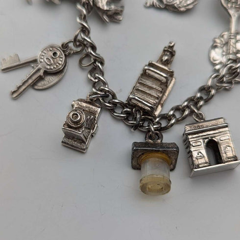 Pulsera de dijes de plata esterlina vintage británica de 1957, 47 g, W.J.S.