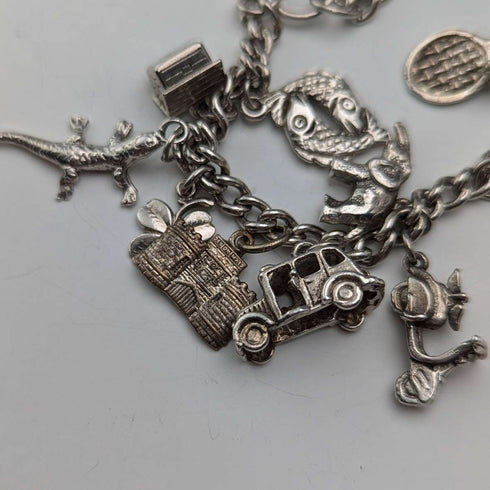 Pulsera de dijes de plata esterlina vintage británica de 1957, 47 g, W.J.S.