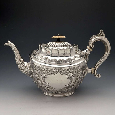 Tetera de plata chapada, antigüedad inglesa de alrededor de 1890, George Cutts