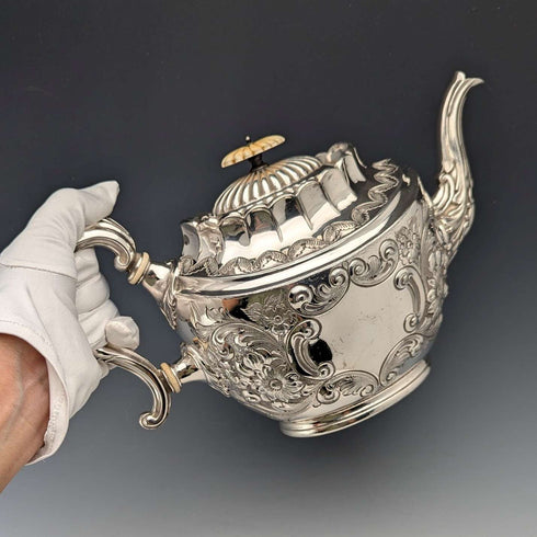 Tetera de plata chapada, antigüedad inglesa de alrededor de 1890, George Cutts