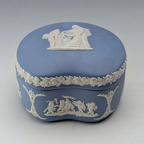 Caja vintage inglesa de Wedgwood Jasperware en forma de alubia, joyero, azul pálido