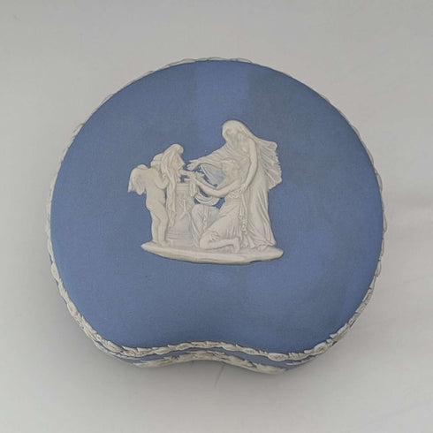 Caja vintage inglesa de Wedgwood Jasperware en forma de alubia, joyero, azul pálido
