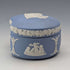 Caja vintage inglesa de Wedgwood Jasperware en forma de alubia, joyero, azul pálido