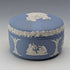 Caja vintage inglesa de Wedgwood Jasperware en forma de alubia, joyero, azul pálido