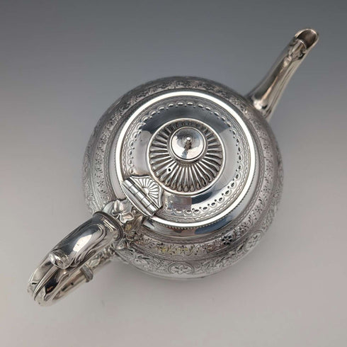 Tetera de plata chapada, estilo antiguo inglés de finales del siglo XIX, por James Dixon & Sons