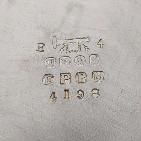 Tetera de plata chapada, estilo antiguo inglés de finales del siglo XIX, por James Dixon & Sons