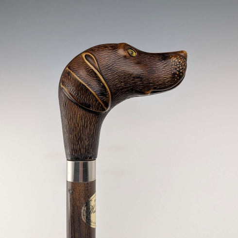 Bastón vintage británico con eje marrón y empuñadura de resina en forma de cabeza de perro, 83 cm