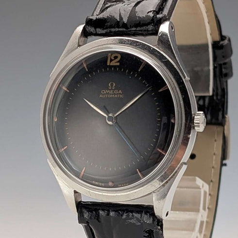 Reloj de pulsera para caballero Omega de 1945, ref. 2421/1, movimiento automático Cal. 28.10RA, esfera negra, caja de acero de 35 mm, en buen estado de funcionamiento.