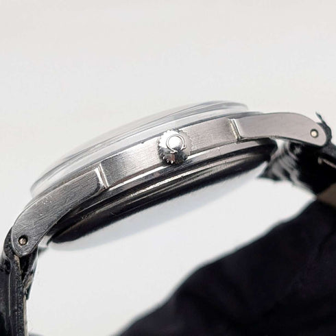 Reloj de pulsera para caballero Omega de 1945, ref. 2421/1, movimiento automático Cal. 28.10RA, esfera negra, caja de acero de 35 mm, en buen estado de funcionamiento.