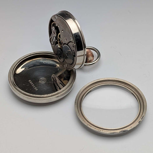 Reloj de bolsillo Omega antiguo, circa 1915, diámetro 53 mm, reloj ferroviario, caja de aleación, en buen estado de funcionamiento