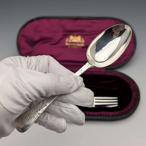 Cubiertos de bautizo de plata de ley antiguos británicos, 1869, par, 55 g en total, en estuche, HJ Lias & Son