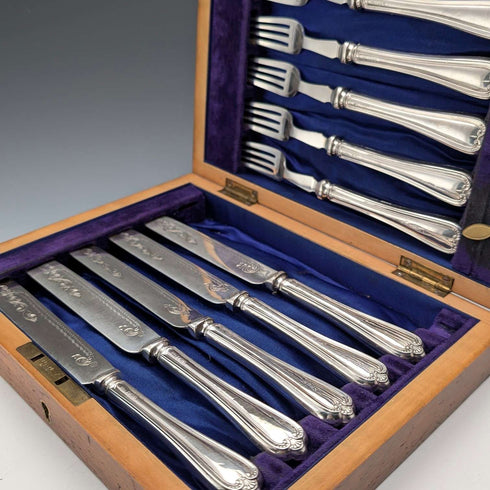Alrededor de 1939, cubiertos vintage británicos con mango de plata esterlina, 5 pares, de Barker Brothers, en caja de madera