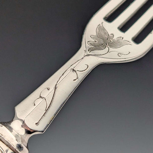 约1875年 英国古董 白蝶贝手柄甜点餐具6对(附木盒)
