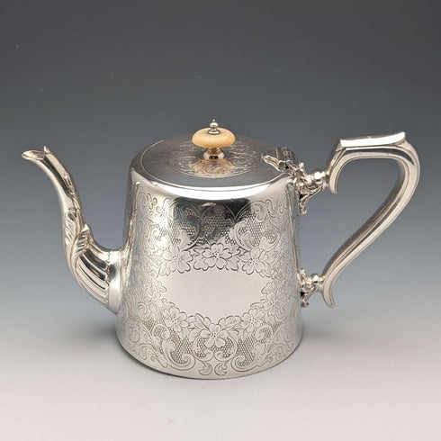 Tetera de plata chapada, antigüedad inglesa de alrededor de 1900, de John Henry Potter
