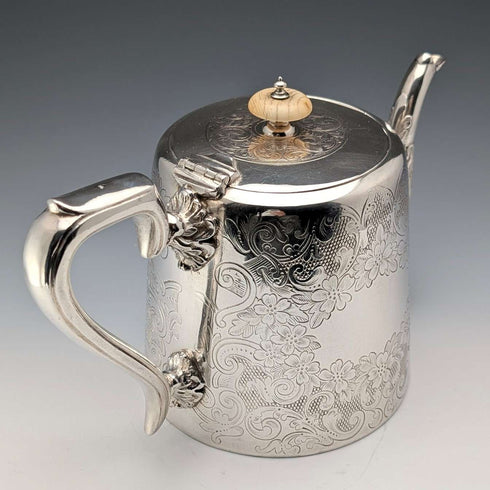 Tetera de plata chapada, antigüedad inglesa de alrededor de 1900, de John Henry Potter