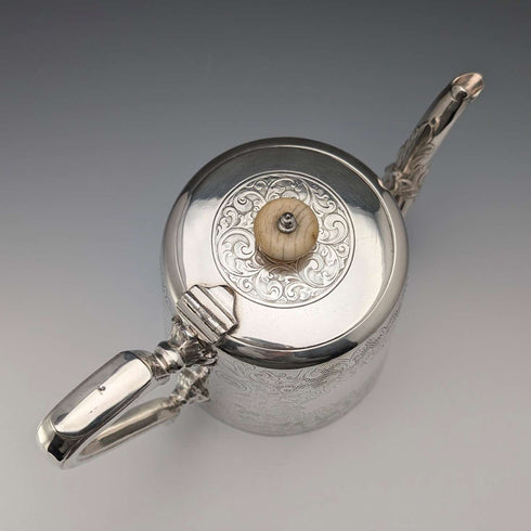 Tetera de plata chapada, antigüedad inglesa de alrededor de 1900, de John Henry Potter