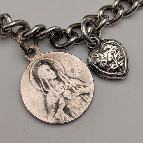 Pulsera de dijes de plata esterlina, vintage, de origen británico, circa 1970, 40 g