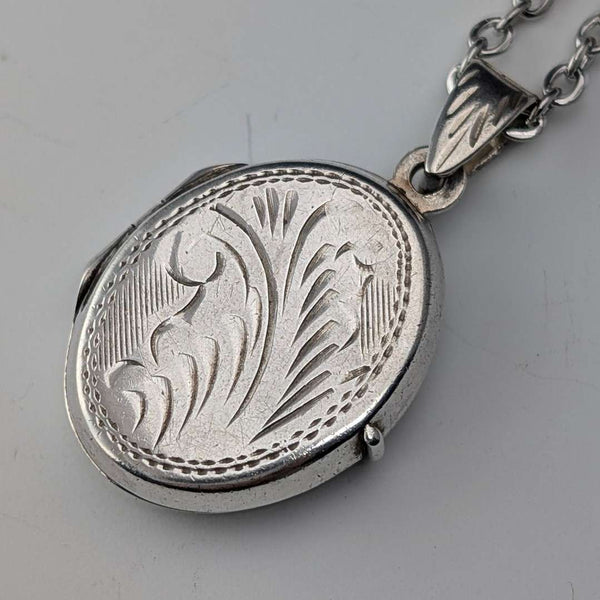 Colgante guardapelo vintage de plata pura con forma ovalada, 2.7g, con collar