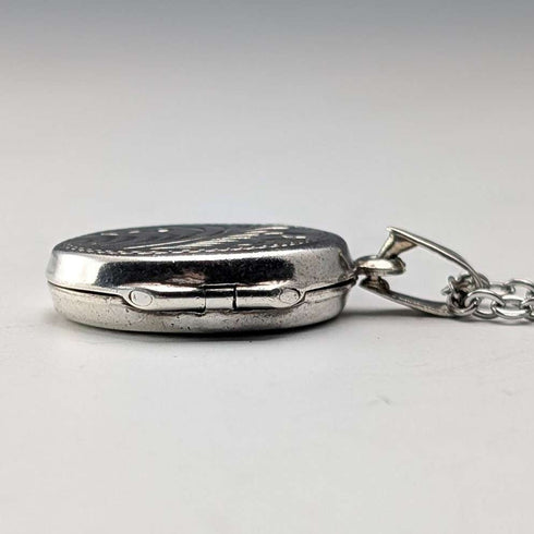 Colgante guardapelo vintage de plata pura con forma ovalada, 2.7g, con collar