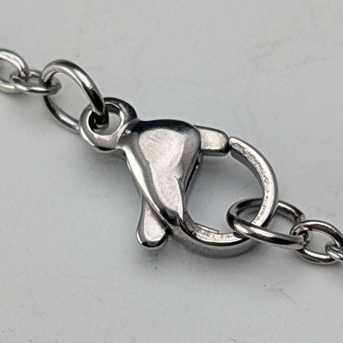Colgante guardapelo vintage de plata pura con forma ovalada, 2.7g, con collar