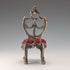 Soporte para reloj de bolsillo de los años 20 en forma de silla de latón con asiento rojo oscuro