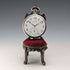 Soporte para reloj de bolsillo de los años 20 en forma de silla de latón con asiento rojo oscuro