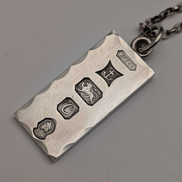 Colgante de lingote conmemorativo del Jubileo en plata de ley, Reino Unido 1977, con cadena de plata de ley, 21 g en total, Excalibur Jewellery①