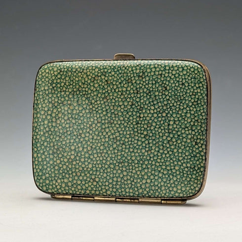 Estuche para cigarrillos vintage chapado en oro con acabado tipo galuchat verde