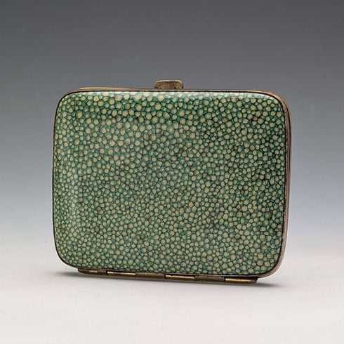 Estuche para cigarrillos vintage chapado en oro con acabado tipo galuchat verde