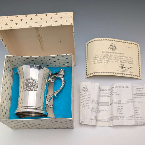 Taza de plata pura del Jubileo de Plata de 1977 de la Reina Isabel II del Reino Unido, 305 g, Birmingham Mint, con caja y certificado, en estado excelente.