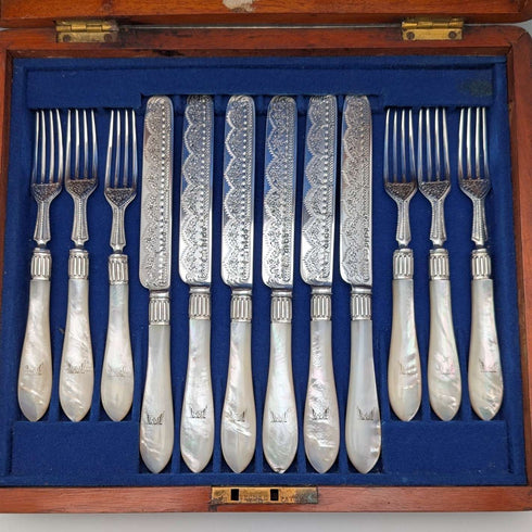 1876년 영국 앤티크 순은 블레이드 & 백접패 핸들 커틀러리 6세트(목재 케이스 포함) James Dixon&Sons