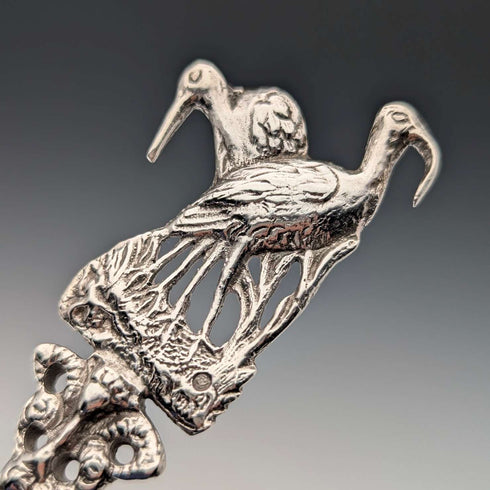 Cuchara grande de plata esterlina antigua británica de 1904 con decoración en relieve, Samuel Boyce