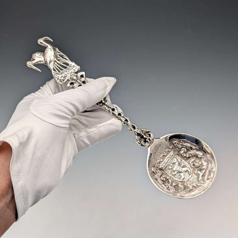 Cuchara grande de plata esterlina antigua británica de 1904 con decoración en relieve, Samuel Boyce