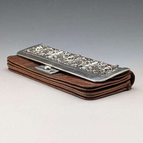 Monedero pequeño de cuero con adornos de plata de ley, antiguedad británica de alrededor de 1900, Edward Langridge