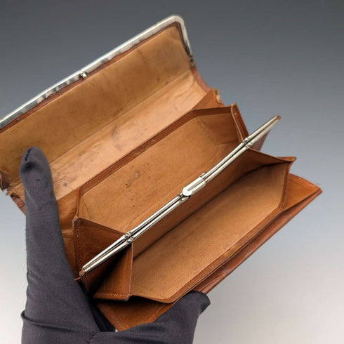 Monedero pequeño de cuero con adornos de plata de ley, antiguedad británica de alrededor de 1900, Edward Langridge