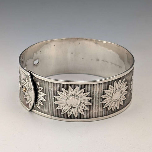 1945 British vintage sterling silver flower decorated bracelet 50g Joseph Smith