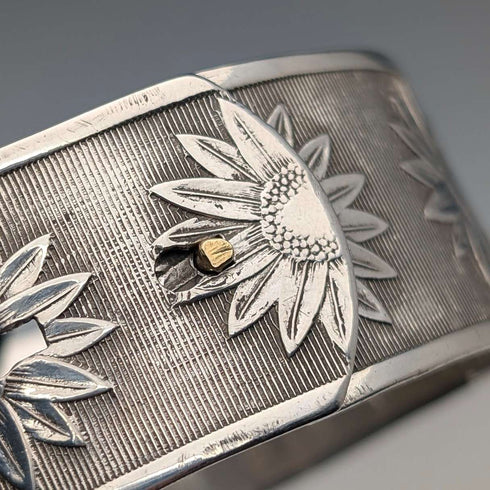 1945 British vintage sterling silver flower decorated bracelet 50g Joseph Smith