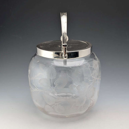 Barril para galletas vintage británico, vidrio grabado, tapa chapada en plata