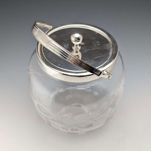 Barril para galletas vintage británico, vidrio grabado, tapa chapada en plata
