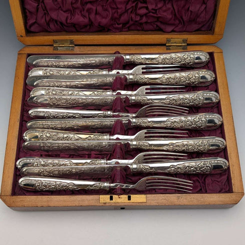 Juego de 6 pares de cubiertos de plata chapada, antigüedades británicas de finales de la época victoriana, en caja de madera.