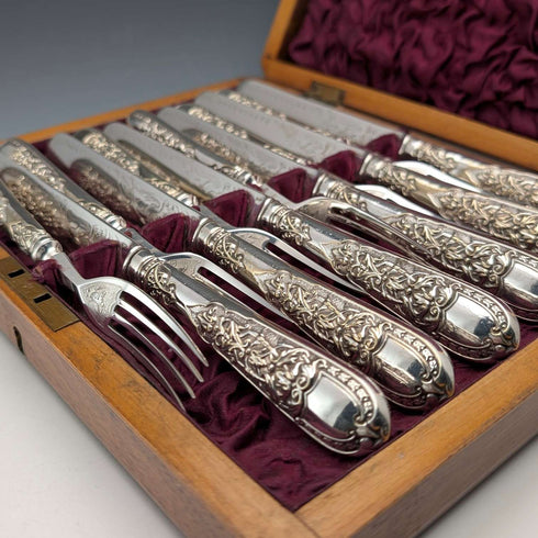 Juego de 6 pares de cubiertos de plata chapada, antigüedades británicas de finales de la época victoriana, en caja de madera.