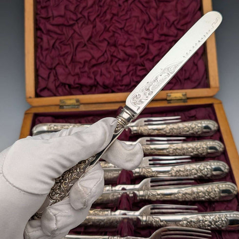 Juego de 6 pares de cubiertos de plata chapada, antigüedades británicas de finales de la época victoriana, en caja de madera.