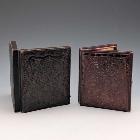Par de daguerrotipos en estuche de cuero antiguo