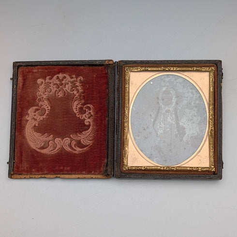 Par de daguerrotipos en estuche de cuero antiguo