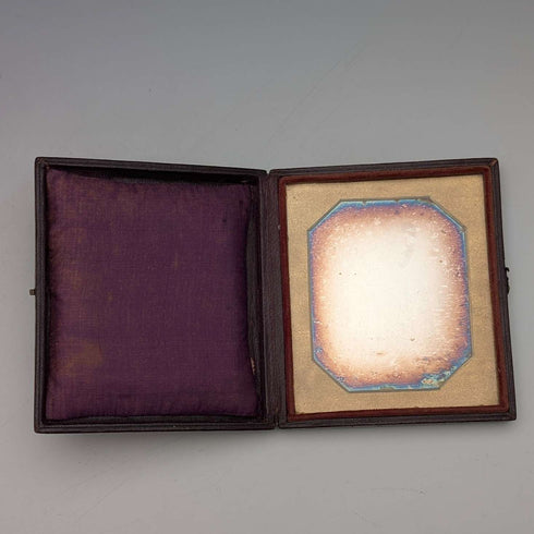Par de daguerrotipos en estuche de cuero antiguo