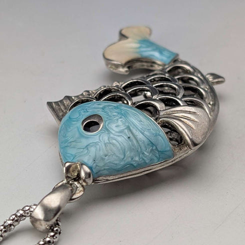 Colgante vintage de plata de ley con esmalte en forma de pez grande, incluye collar de plata de ley, 44 g en total
