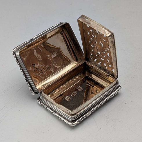 Vinaigrette de plata de ley antigua británica de 1824, 19,5 g, John Bettridge