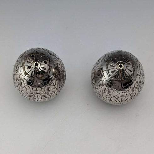 Pareja de saleros y pimenteros vintage con forma de huevo en plata chapada